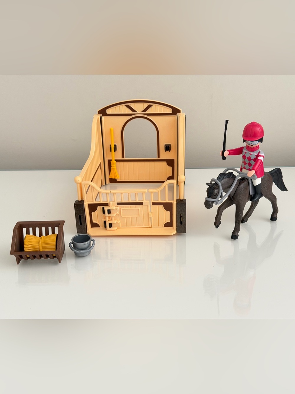 Playmobil 5112 Arabian Horse with Jockey and Stable